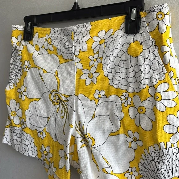 Trina Turk mod floral flat front shorts with side zip - Picture 2 of 8